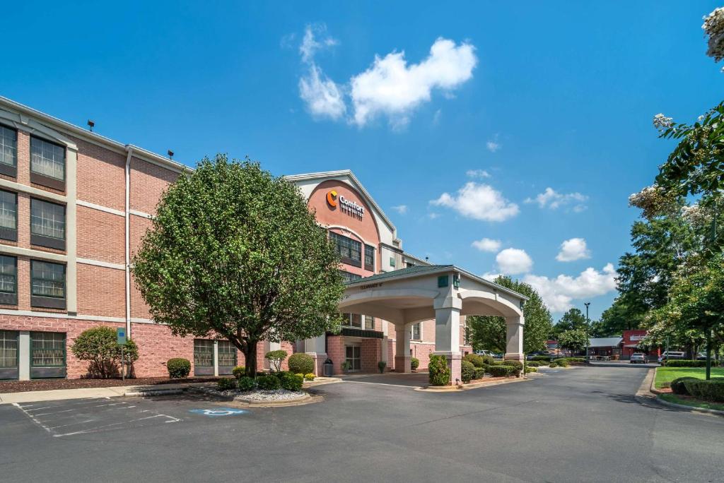 Comfort Inn & Suites Lake Norman image