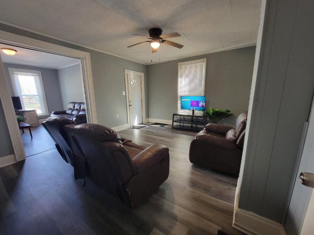 Cutting Edge Apartment image