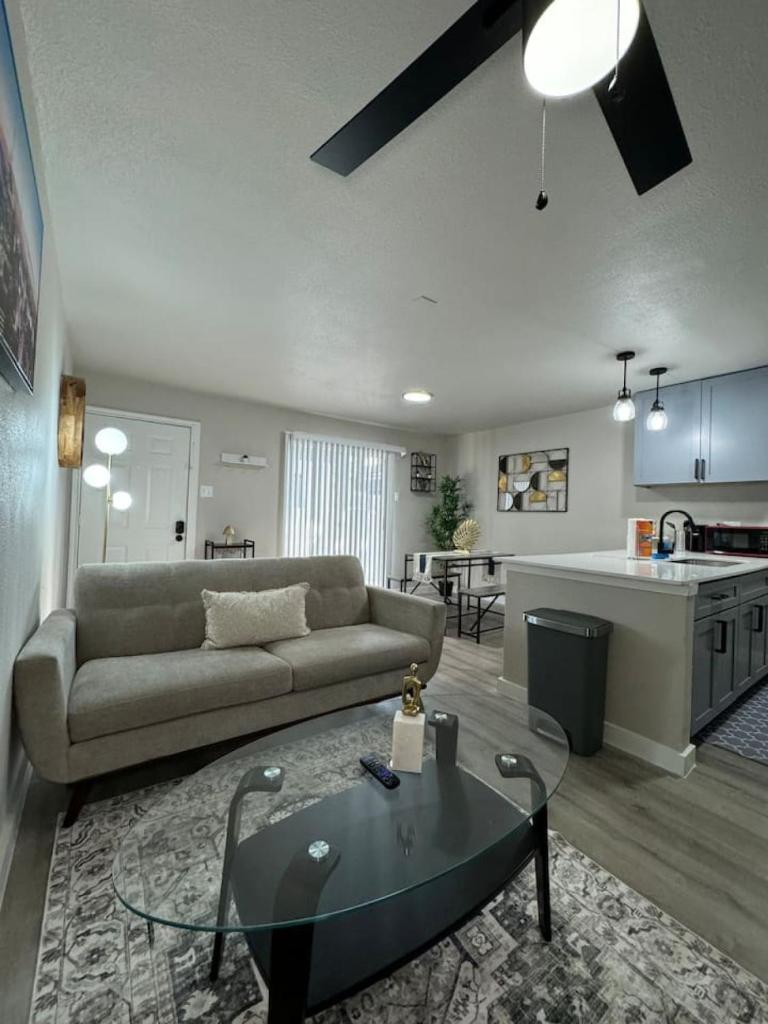 DT DALLAS COZY GEM 1BD image