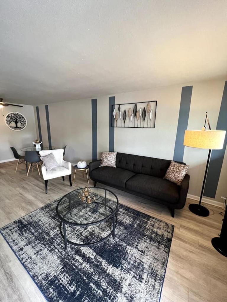 Downtown Dallas LUXE Urban Haven 1BD Retreat image