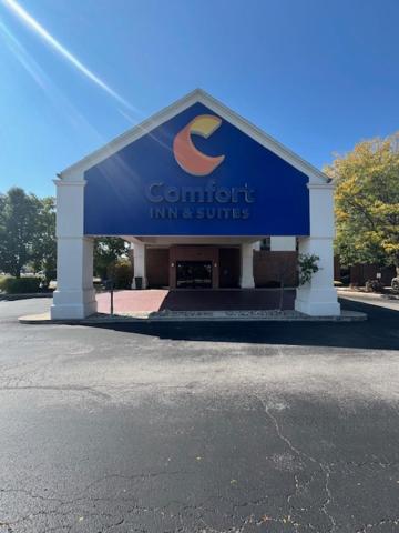 Comfort Inn & Suites image