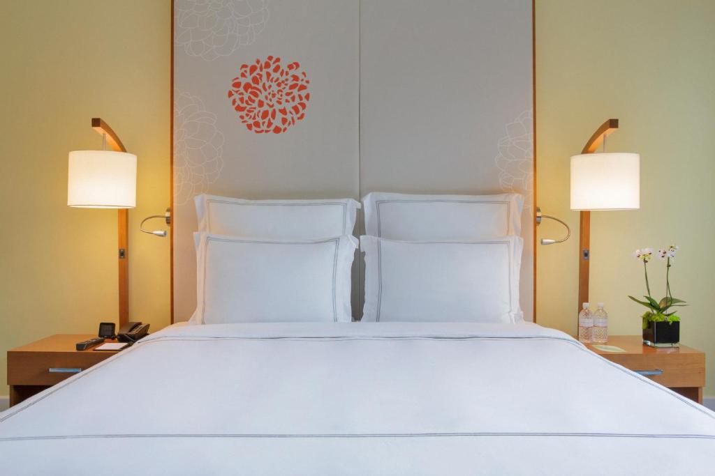 Двухместный (Номер «Премьер» с кроватью размера «king-size» и балконом), Swissotel Merchant Court Singapore