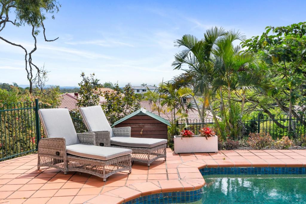 Peaceful Family Home: 4-Bed Pool Alfresco Dining photo 1