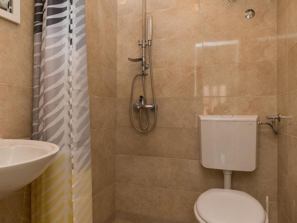 Guest House Bradas-Double Room with Shared Bathroom No3 - Tap to explore photos