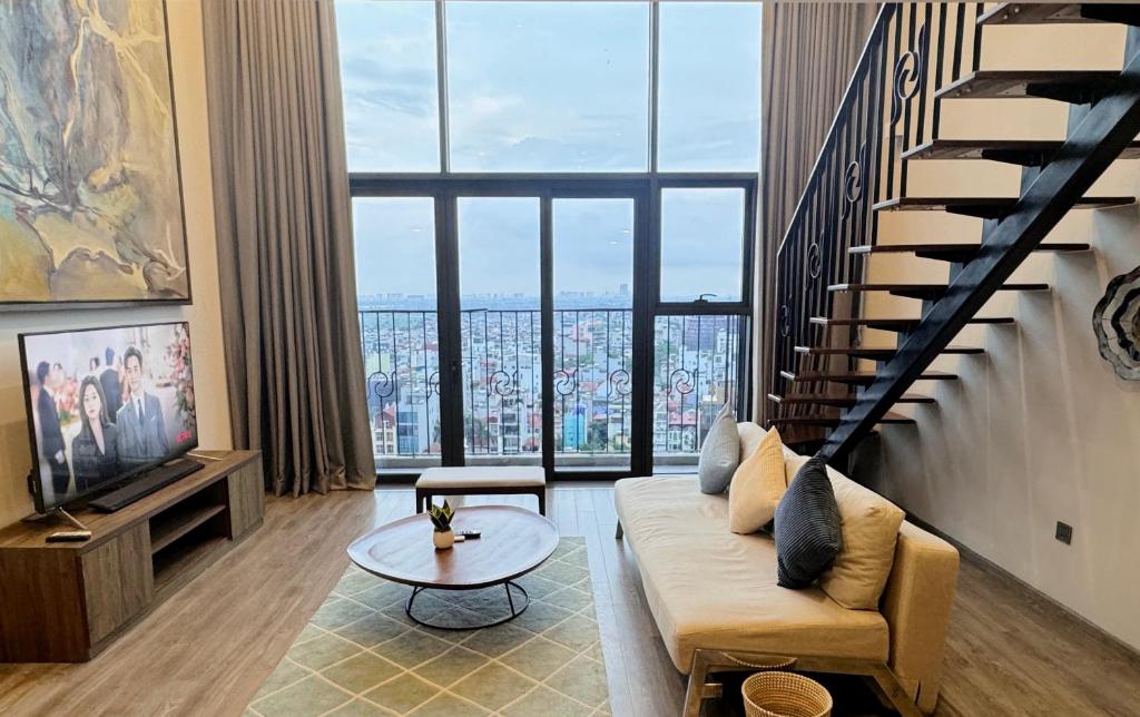 Porcelain PentStudio LakeView AutoCurtain Netflix