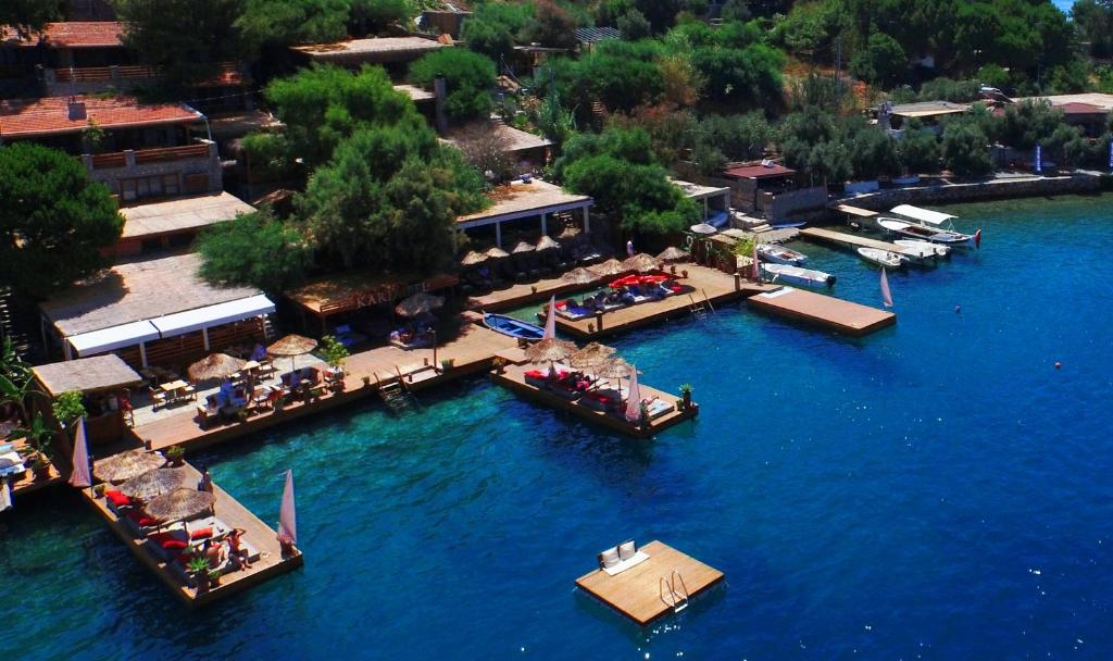 Karia Bel - Adult Only +12 photo 4