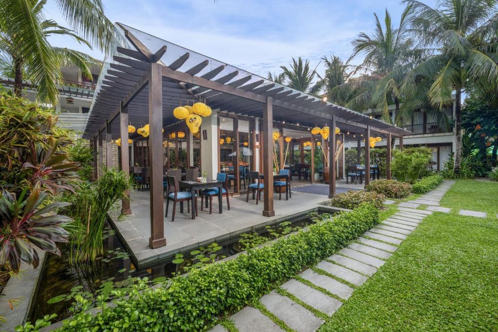 Vĩnh Hưng Emerald Resort