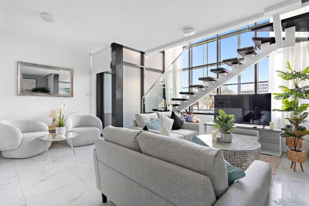 Silkhaus Modern 2BDR Duplex in Al Raha Lofts 2 photo 2