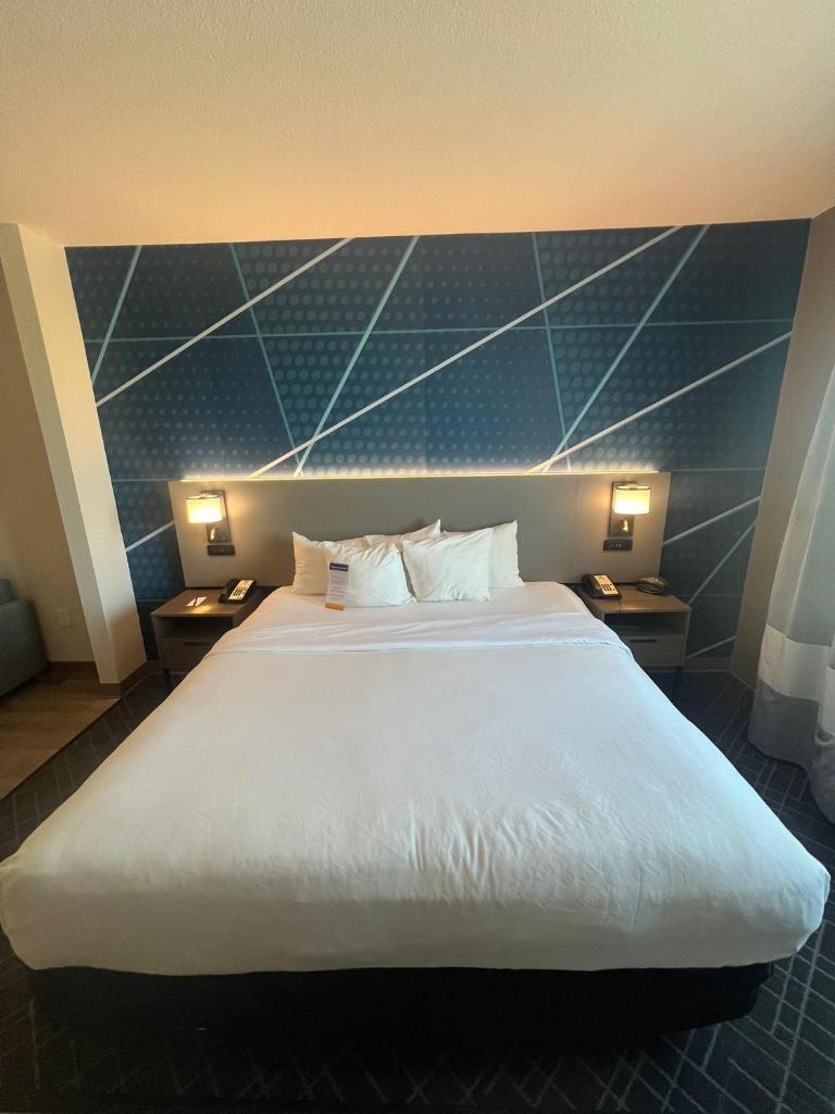 Comfort Suites San Angelo near University - Tap to explore photos