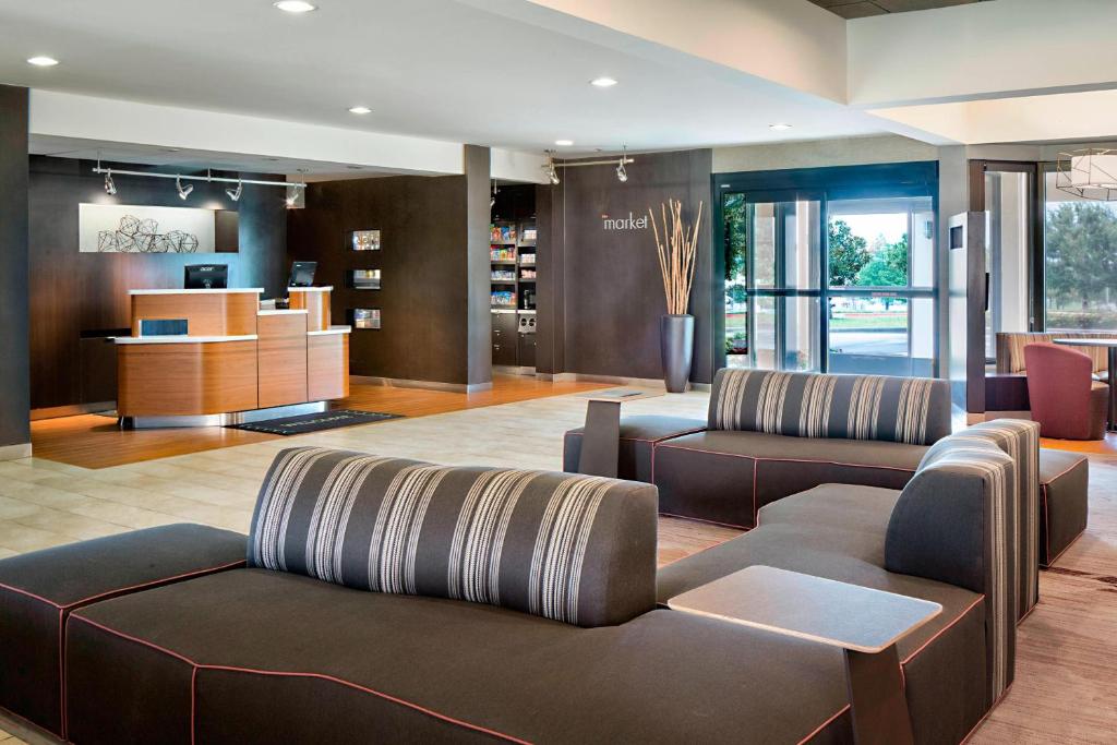 Courtyard by Marriott Dallas Arlington/Entertainment Dist image