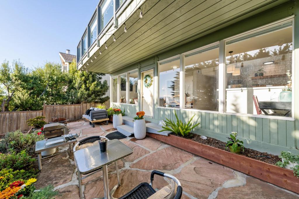Luxury Spa Retreat Guest House with Ocean View image
