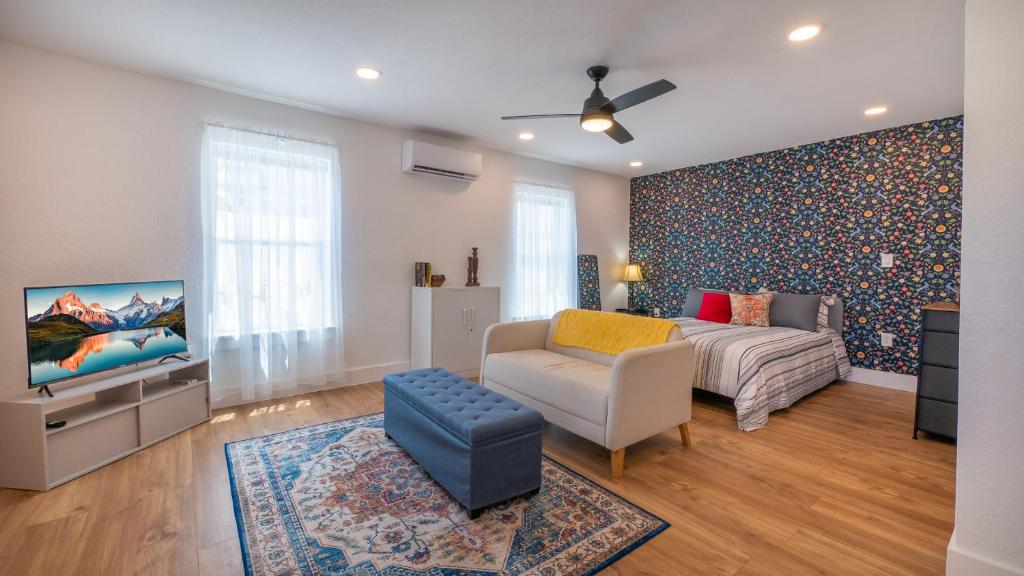 Collins Garden Park, Pet Friendly,1st Floor Studio image
