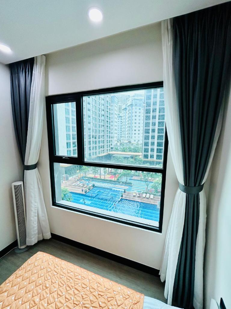 Delasol Garden by the Pool near center D4 HCMC