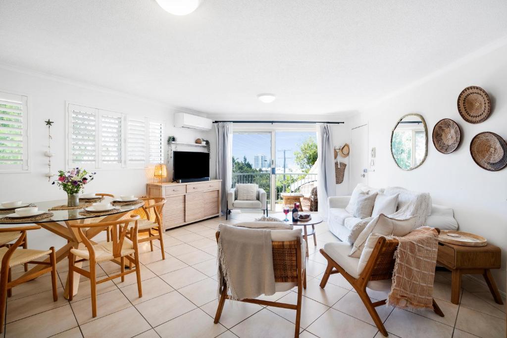 Highwater Haven - Ocean View Apartment. 300m to Beach. Pet Friendly photo 2