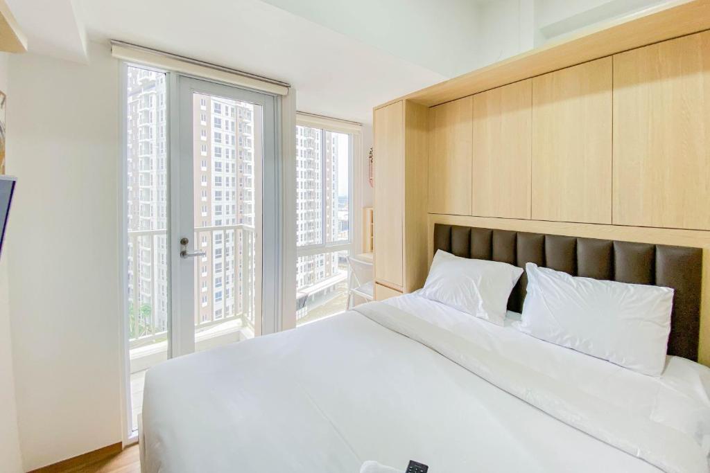 Cozy Designed Studio Tokyo Riverside PIK 2 Apartment By Travelio, Tangerang