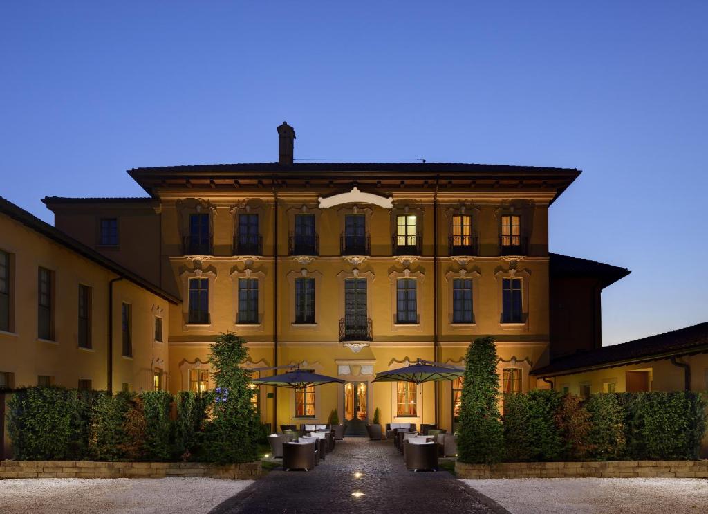Villa Appiani - Tap to explore photos