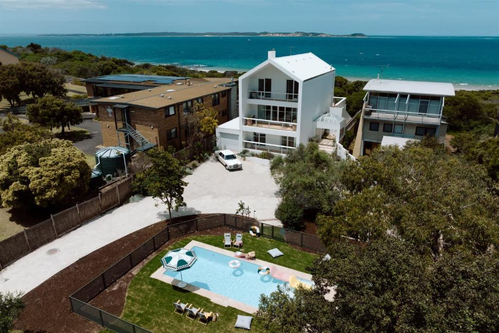 Sagres Queenscliff - Luxury House by the Beach photo 1