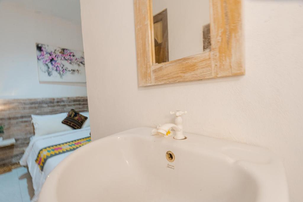 The Mel Homestay - Tap to explore photos