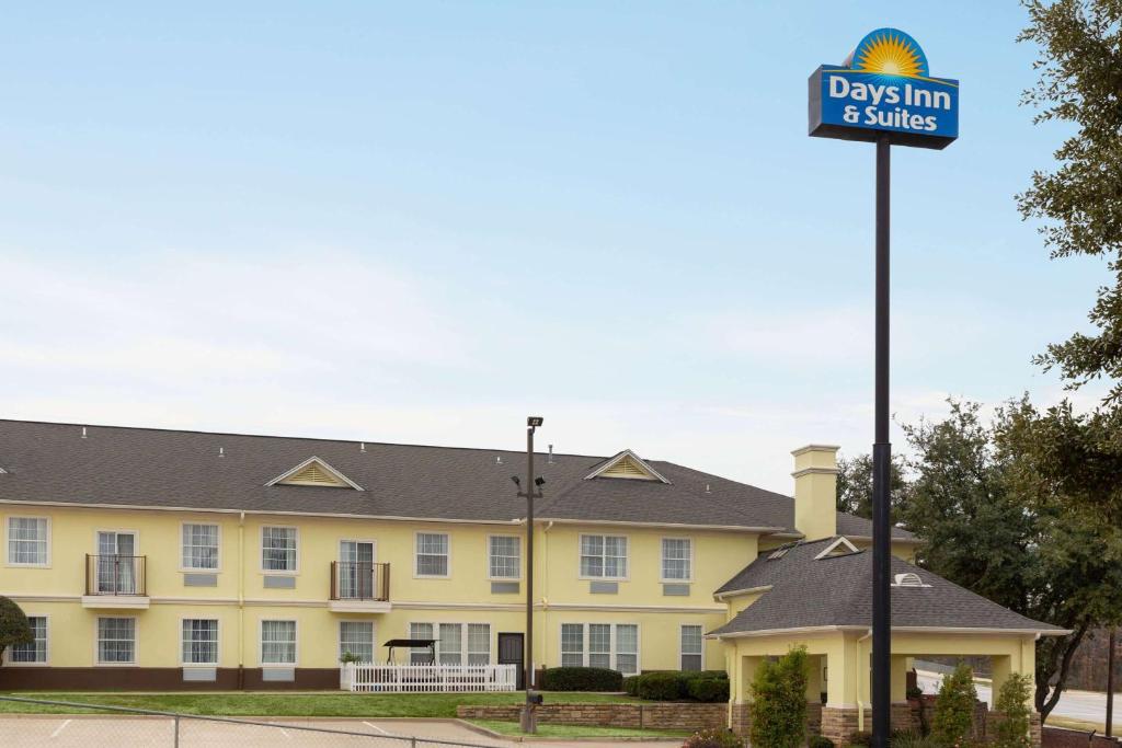 Days Inn & Suites by Wyndham Euless DFW Airport South image