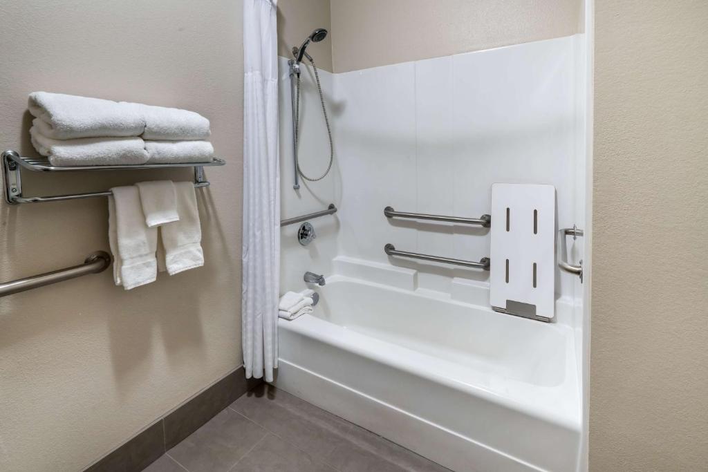 Best Western Plus Kalispell/Glacier Park West Hotel & Suites - Tap to explore photos