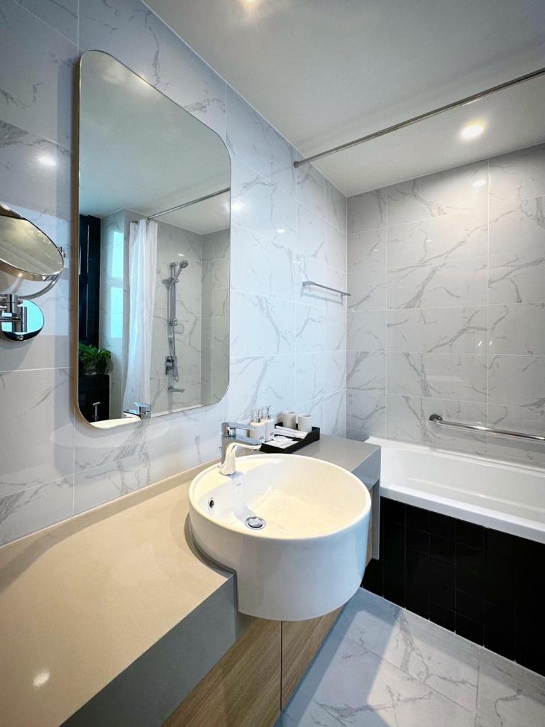Zenity Luxury Apartment - Jacuzzi - Saigon Centre
