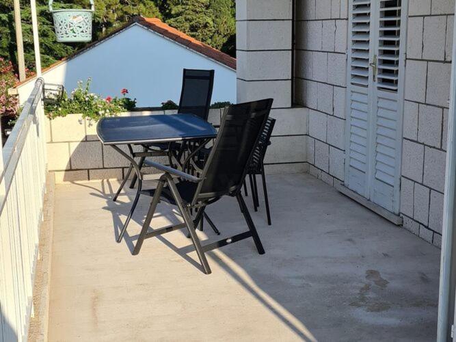 Apartment Solvit - Three Bedroom Apartment With Terrace - Tap to explore photos