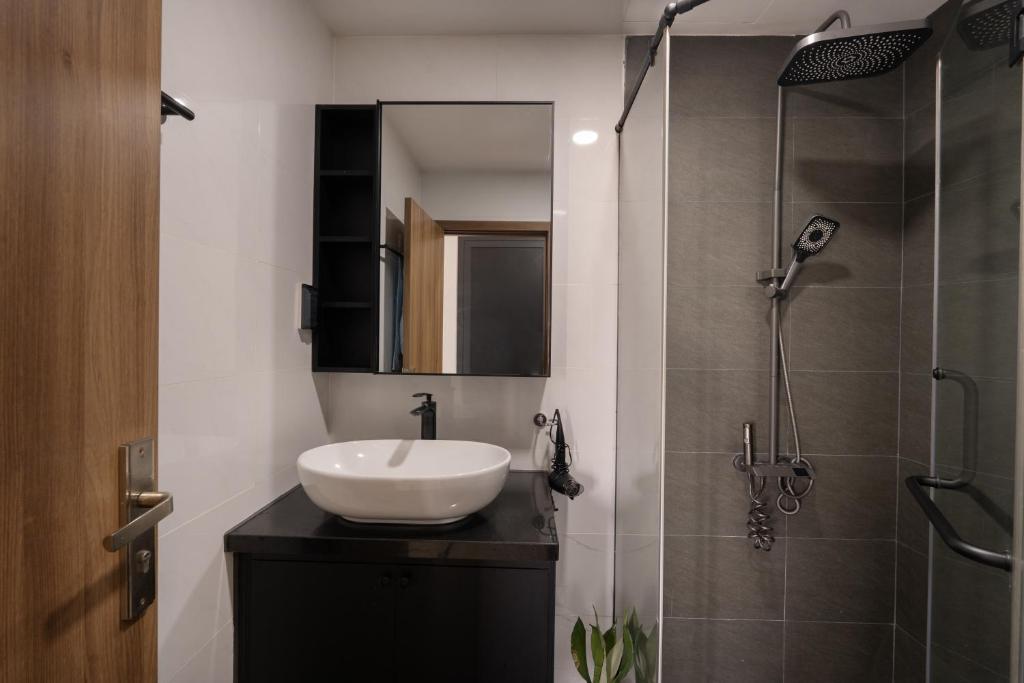 CENTANA Thu Thiem - Serviced Apartment - Saigon - District 2 - Q2 - Ho Chi Minh City - Netflix, FPT TV, Youtube Premium , Playstation 5 - Super WiFi