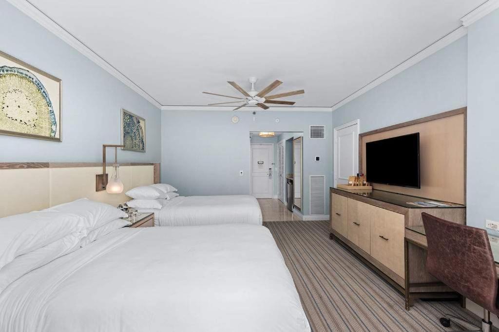 Stunning Studio Apartment Sited The Ritz Carlton - Tap to explore photos