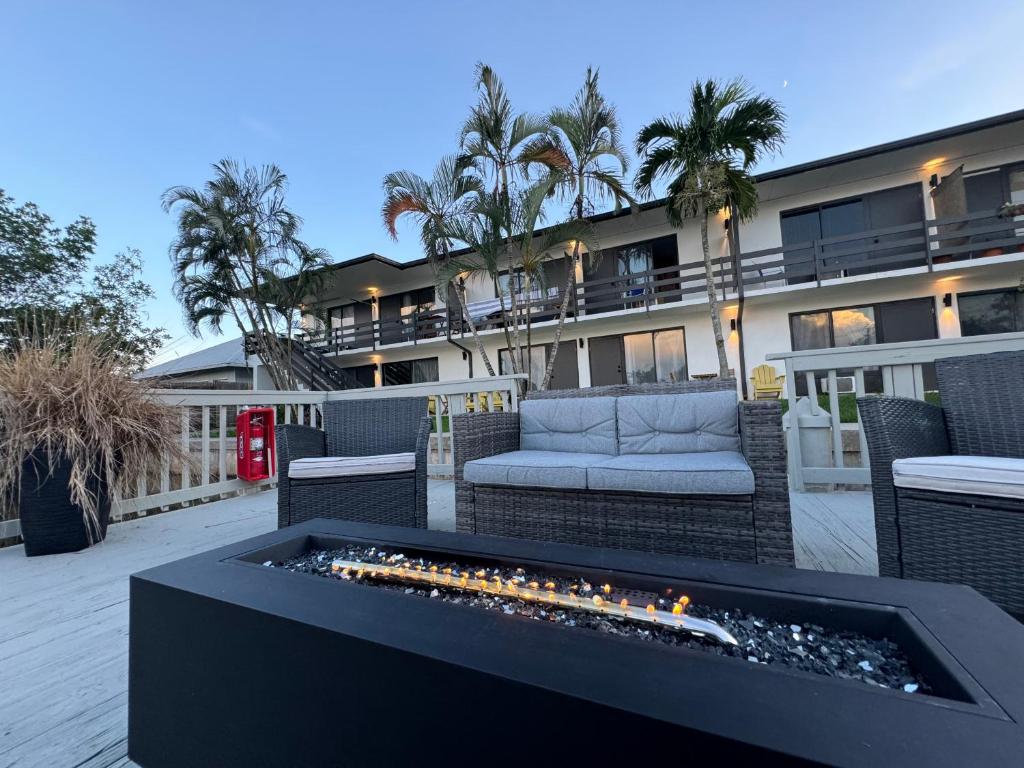 Top Location-10 Min From Beach-BBQ-Water Front image