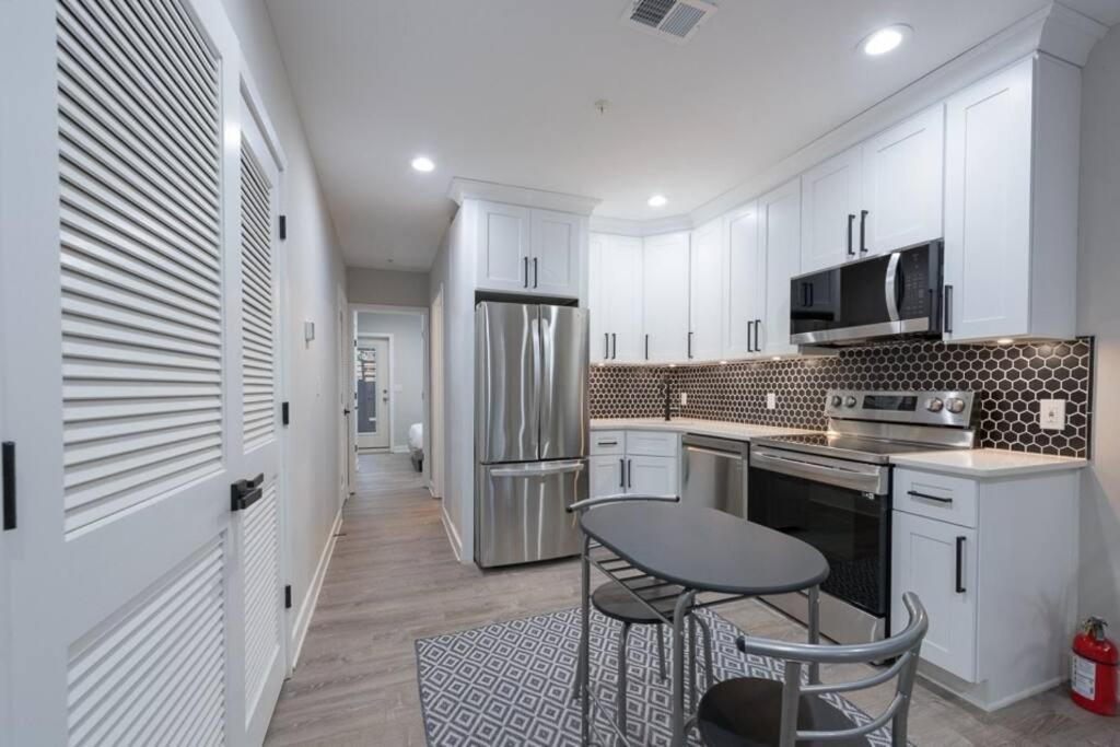 LUX 1BR Apartment in DC w Patio image