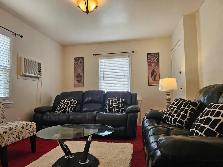 Comfy Getaway minutes from UBS Arena image