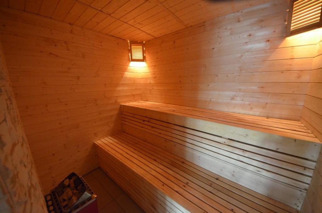 Solna Chata-dom na wyłączność Grota solna, balia, sauna, basen photo 4