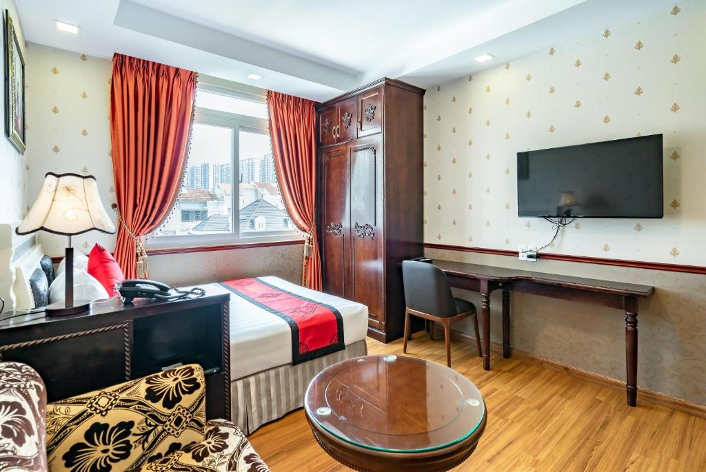Emerald Service Apartment