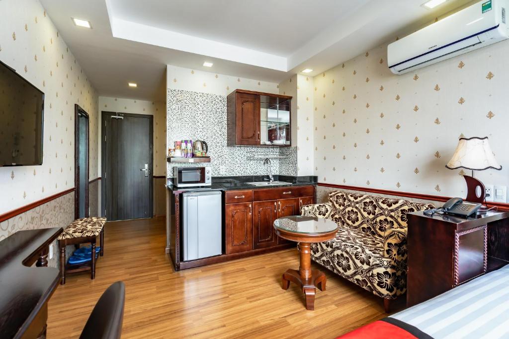 Emerald Service Apartment