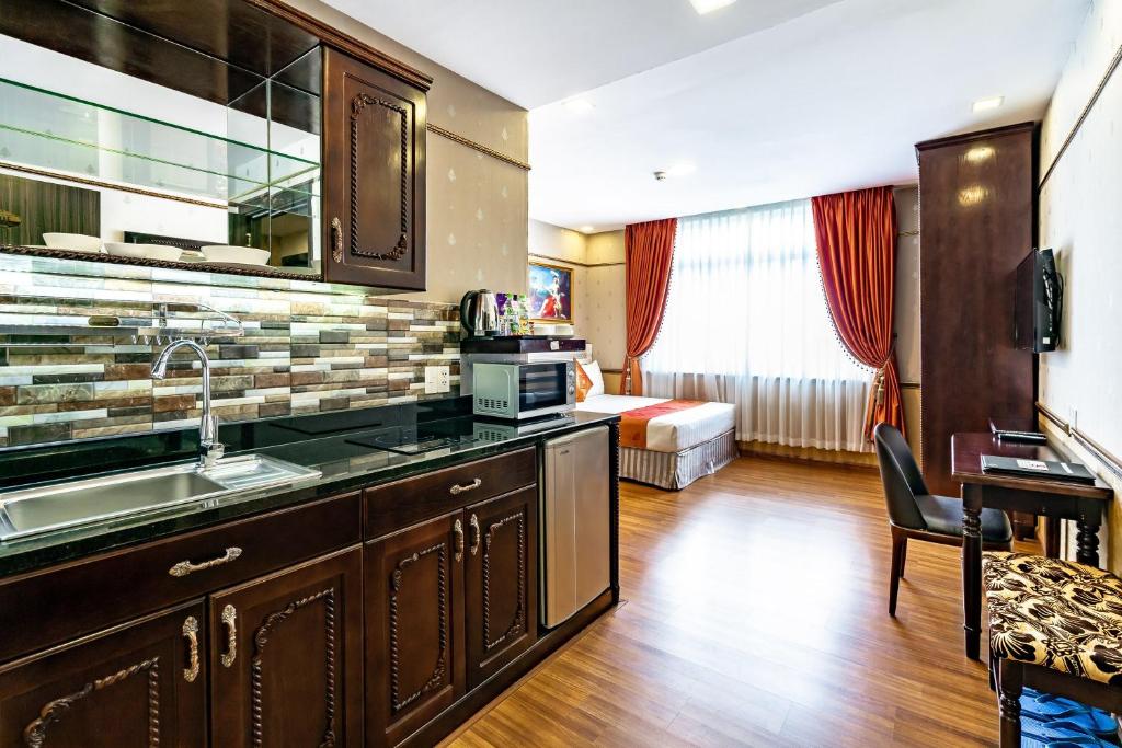 Emerald Service Apartment
