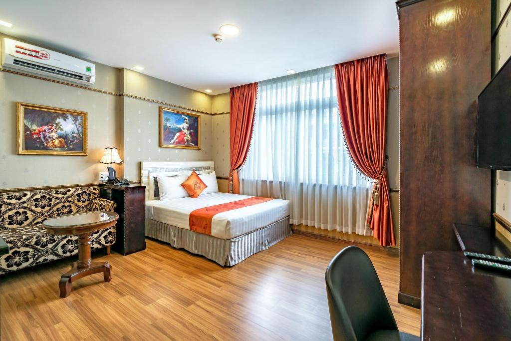 Emerald Service Apartment