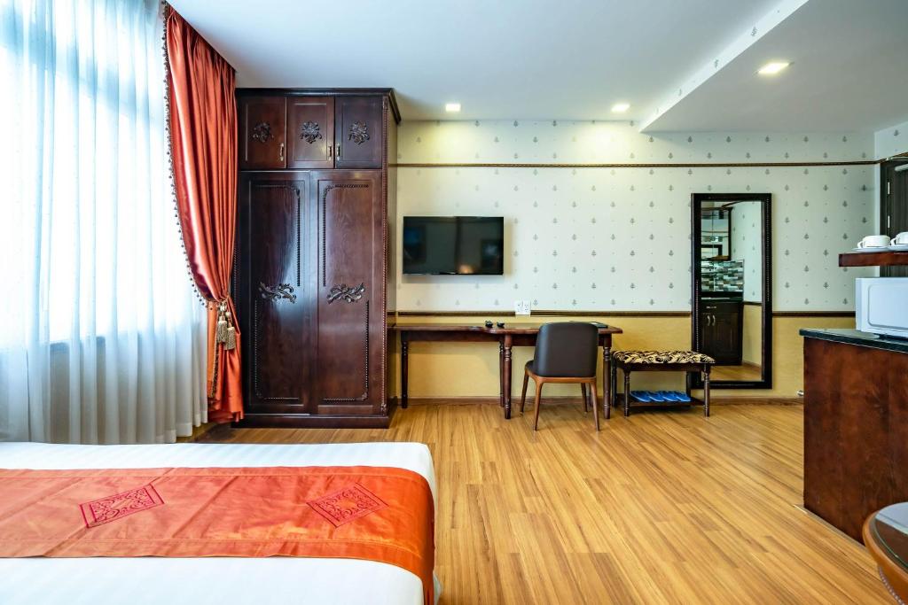 Emerald Service Apartment
