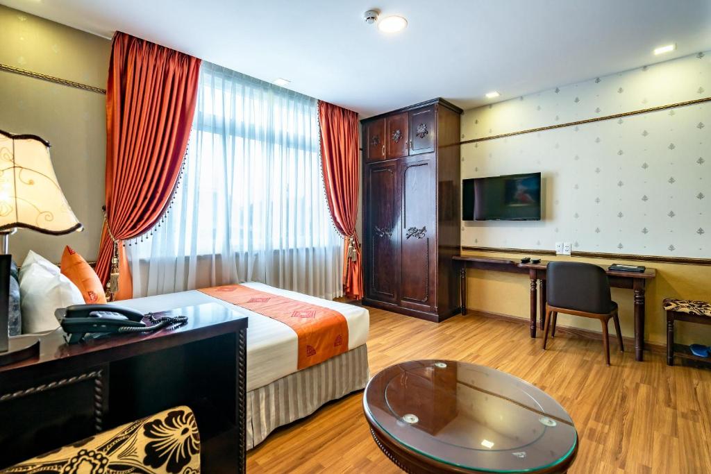 Emerald Service Apartment