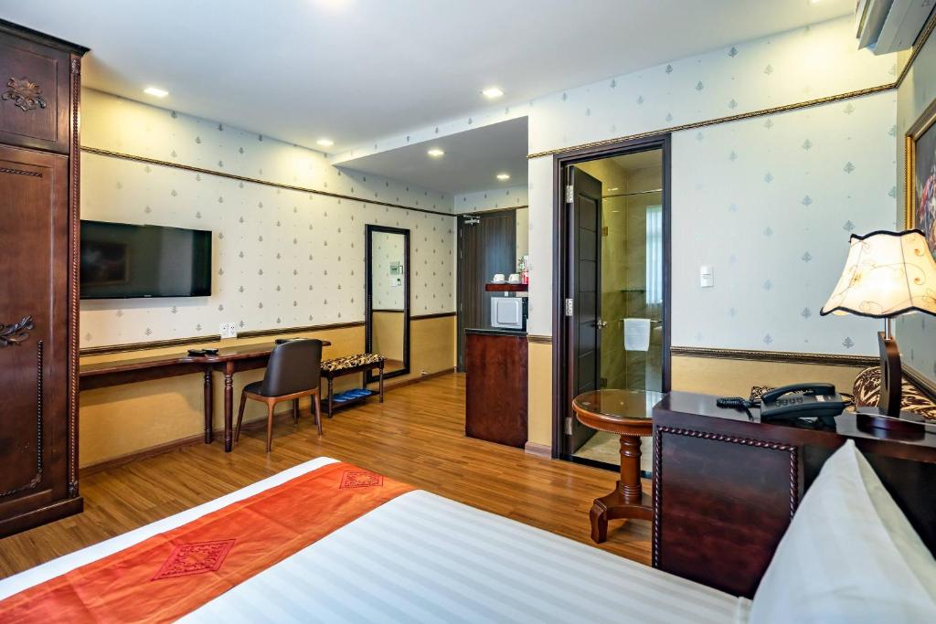 Emerald Service Apartment