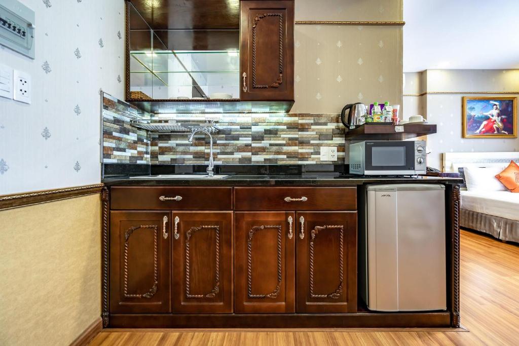 Emerald Service Apartment