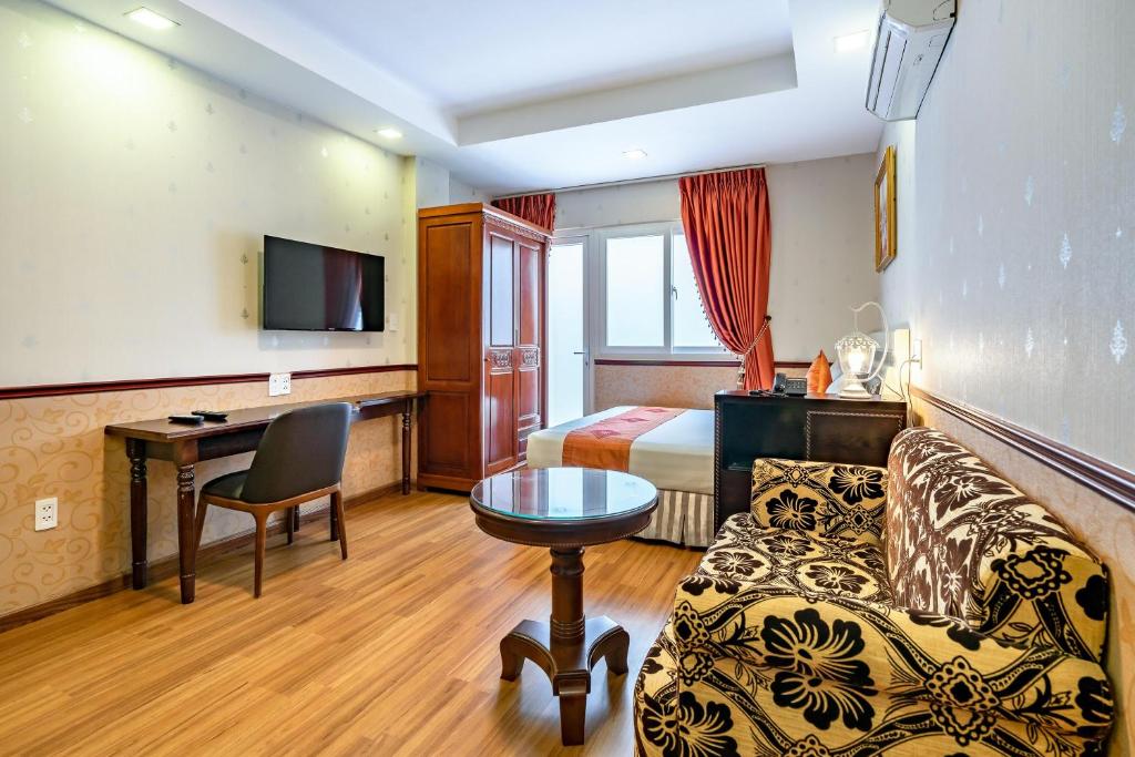 Emerald Service Apartment