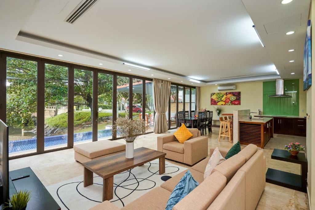 Ocean Luxury Villas Danang - Tap to explore photos