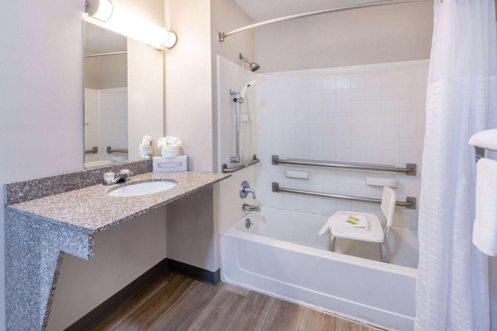 Days Inn by Wyndham Los Lunas image