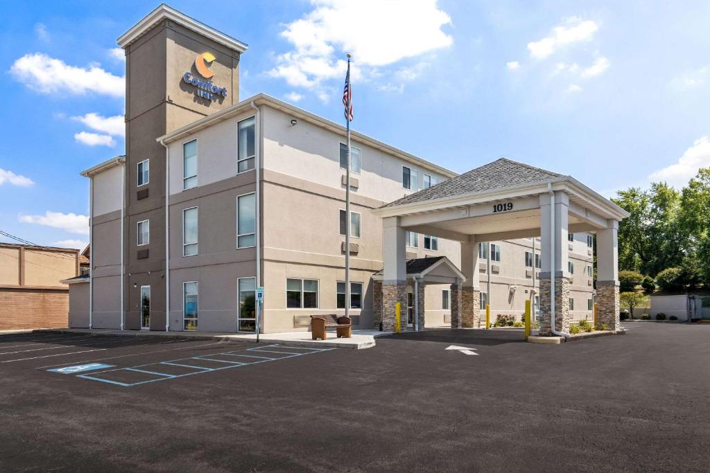 Comfort Inn Schererville image