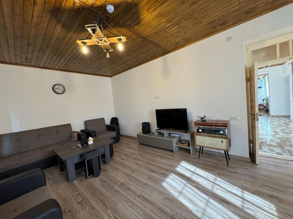 Greenview House photo 4