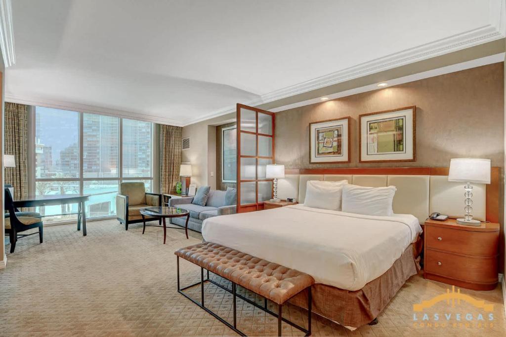 MGM Signature - Jacuzzi, Strip View & Kitchenette - Tap to explore photos