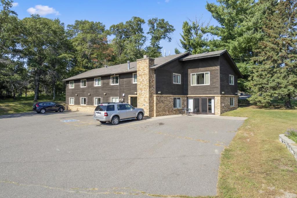 Pelican Lake Motel image