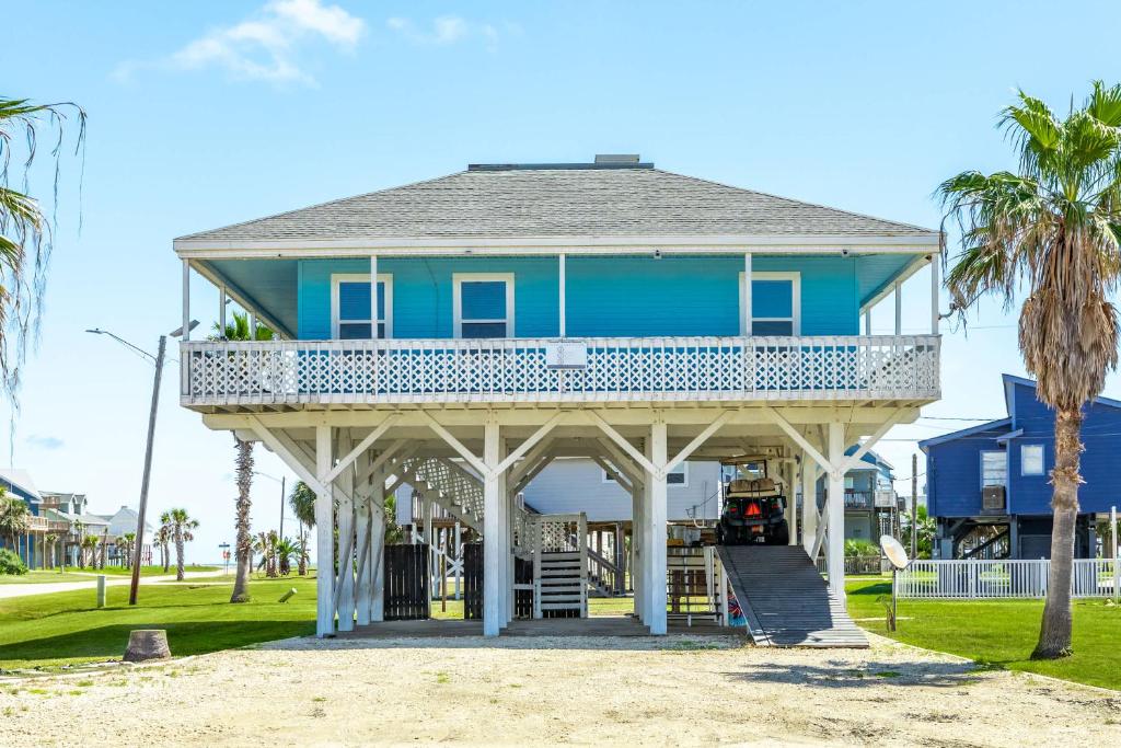 Casita at the Pass - Cute Beach Getaway, Filtered Views of Gulf and Bay! image
