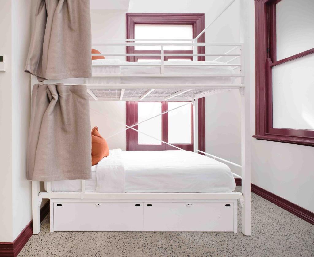 Little Drifter Surry Hills Room Type - Bed in 8 Bed Female Ensuite Dorm