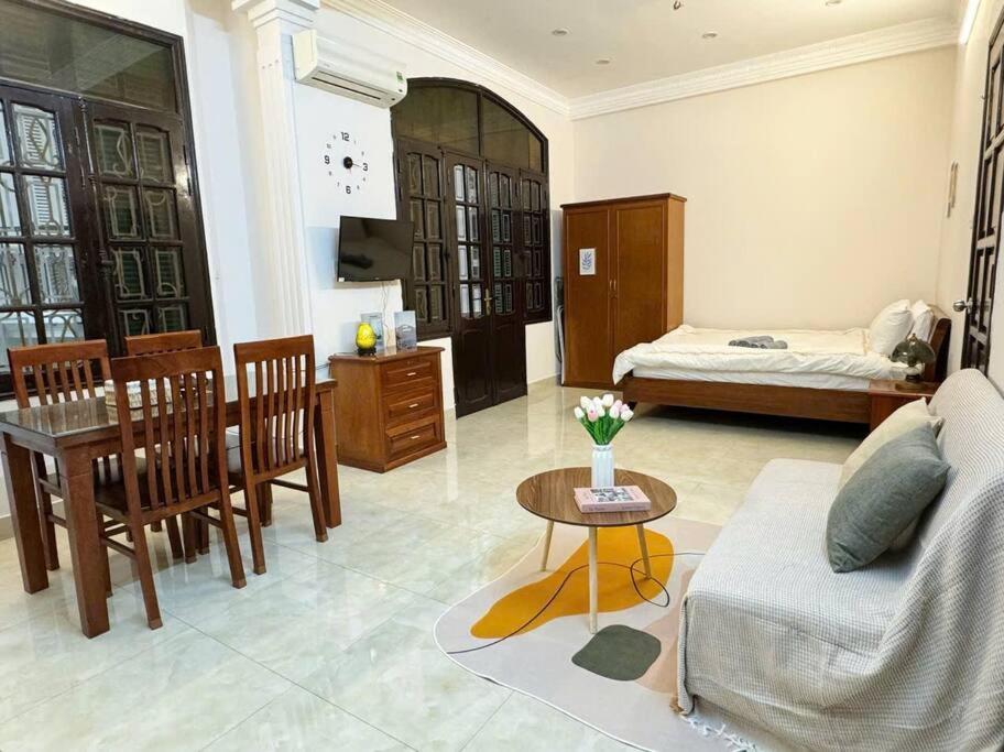 Chaniv Home